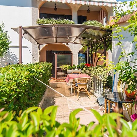 Apartment Vilma Funtana Exterior foto