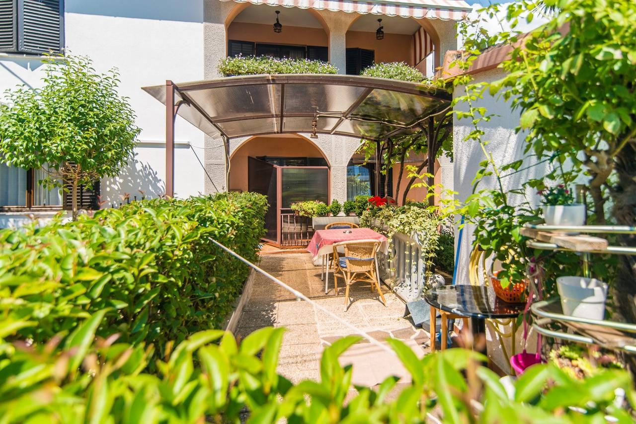 Apartment Vilma Funtana Exterior foto